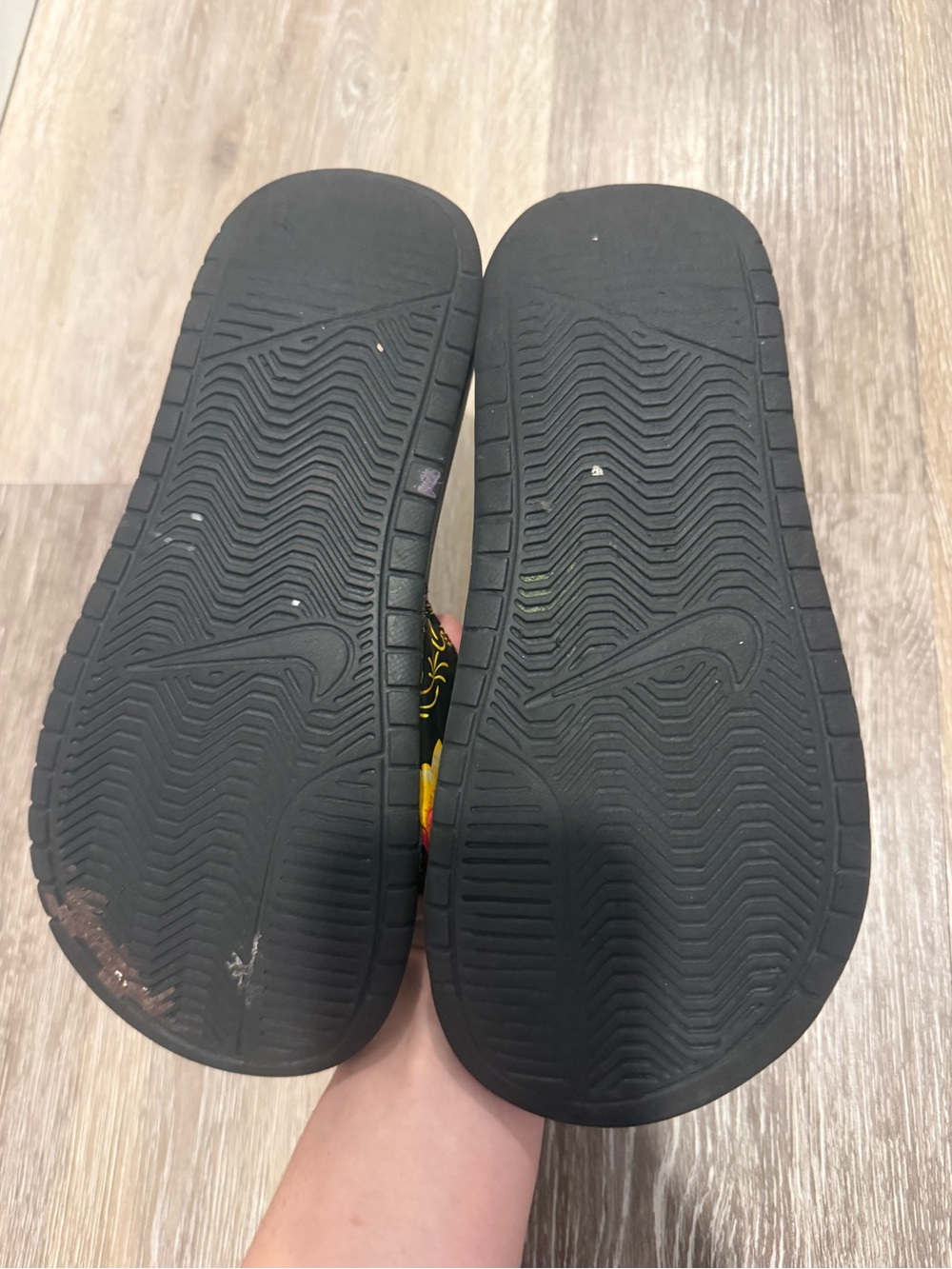 Nike Women’s Slides Size 5 - Picture 3 of 4